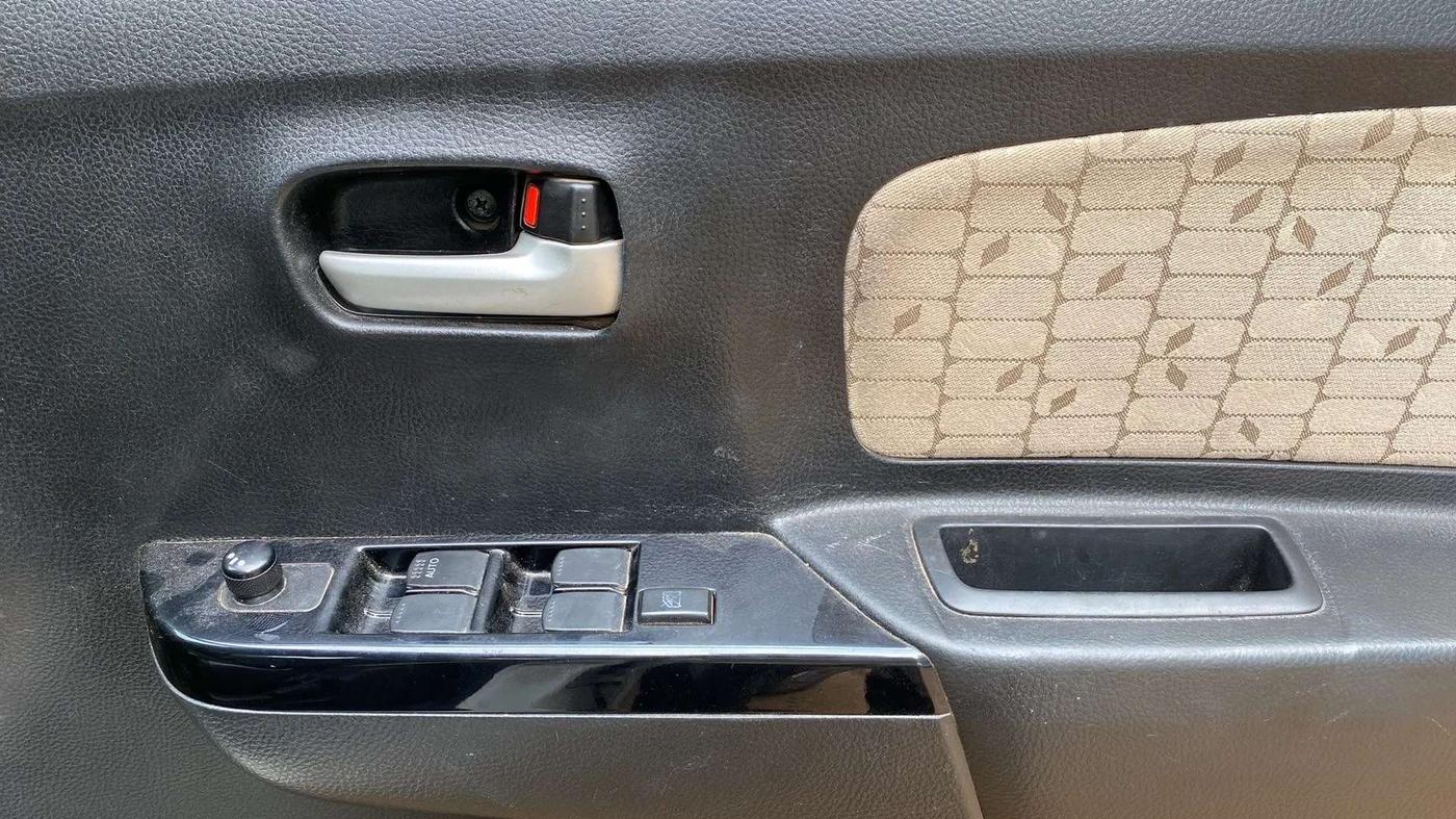 2017 Maruti Wagon R 1.0 VXI + (O) AMT, CNG, Automatic, 50,158 km, Driver Side Door Panels Control