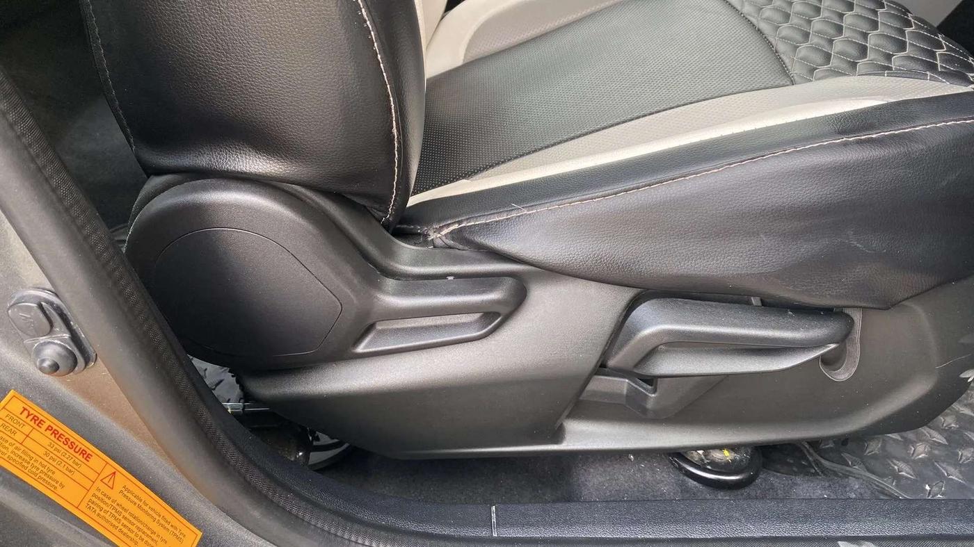 2023 Tata Tiago XT RHYTHM PETROL, Petrol, Manual, 6,166 km, Driver Side Adjustment Panel