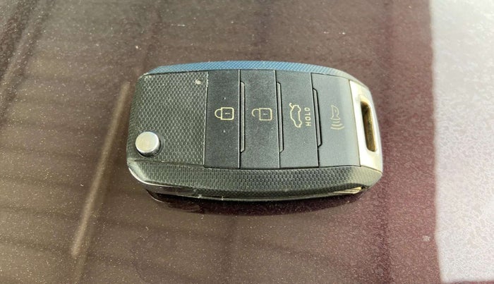 2016 Mahindra XUV500 W4, Diesel, Manual, 45,852 km, Key Close Up