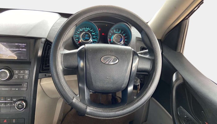 2016 Mahindra XUV500 W4, Diesel, Manual, 45,852 km, Steering Wheel Close Up