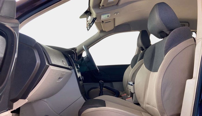 2016 Mahindra XUV500 W4, Diesel, Manual, 45,852 km, Right Side Front Door Cabin