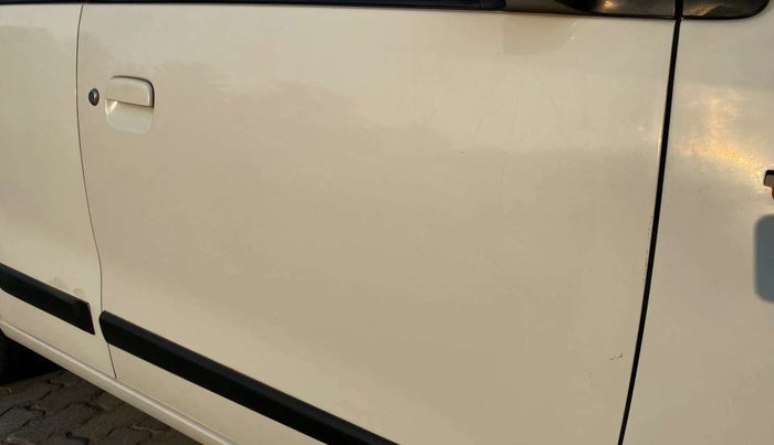 2015 Maruti Wagon R 1.0 VXI, Petrol, Manual, 59,741 km, Driver-side door - Minor scratches