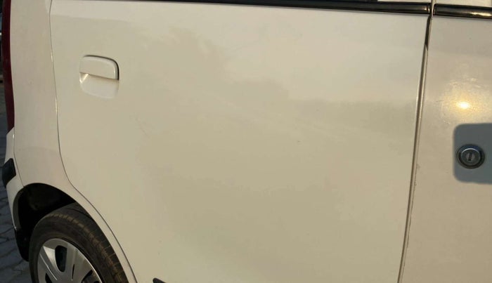 2015 Maruti Wagon R 1.0 VXI, Petrol, Manual, 59,741 km, Right rear door - Minor scratches