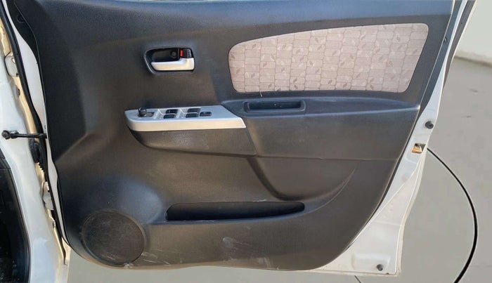 2015 Maruti Wagon R 1.0 VXI, Petrol, Manual, 59,741 km, Driver Side Door Panels Control