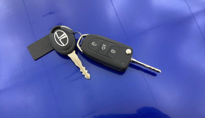 2015 Tata Zest XMS PETROL, Petrol, Manual, 75,968 km, Key Close Up