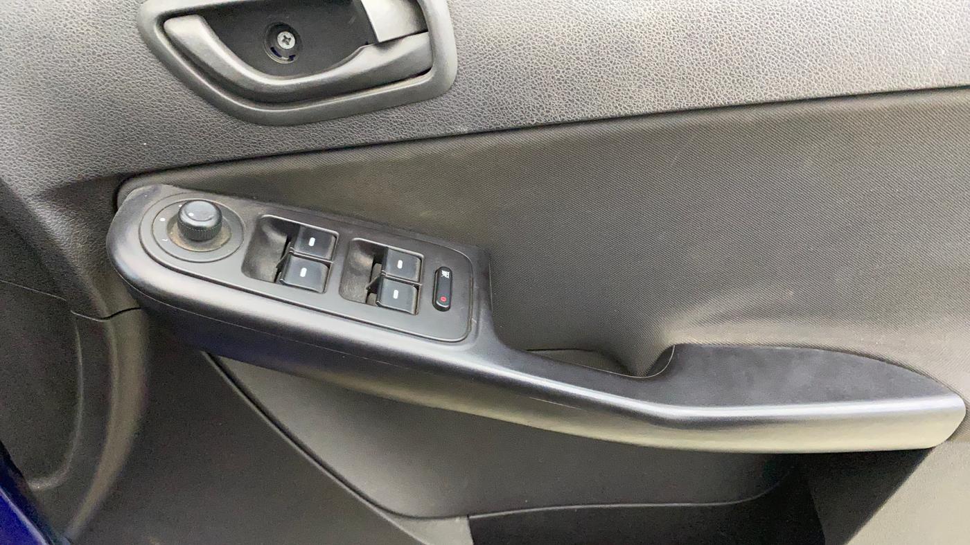 2015 Tata Zest XMS PETROL, Petrol, Manual, 75,968 km, Driver Side Door Panels Control