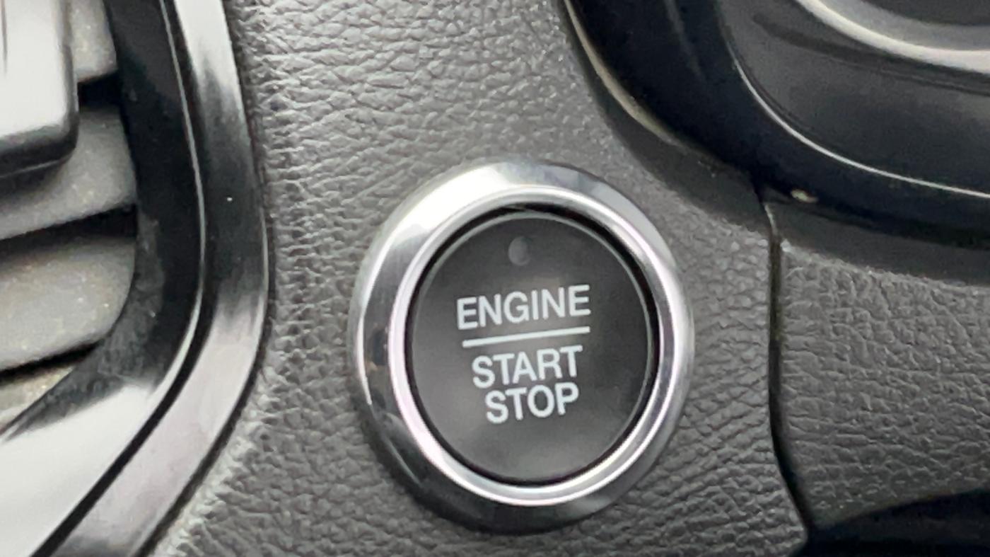 2021 Ford New Figo TITANIUM 1.2 PETROL MT, Petrol, Manual, 21,674 km, Keyless Start/ Stop Button