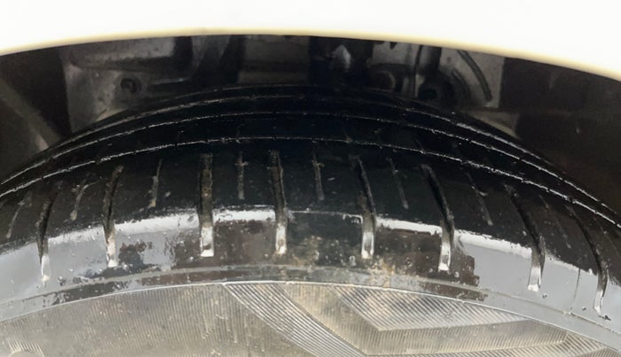 2021 Ford New Figo TITANIUM 1.2 PETROL MT, Petrol, Manual, 20,774 km, Left Front Tyre Tread