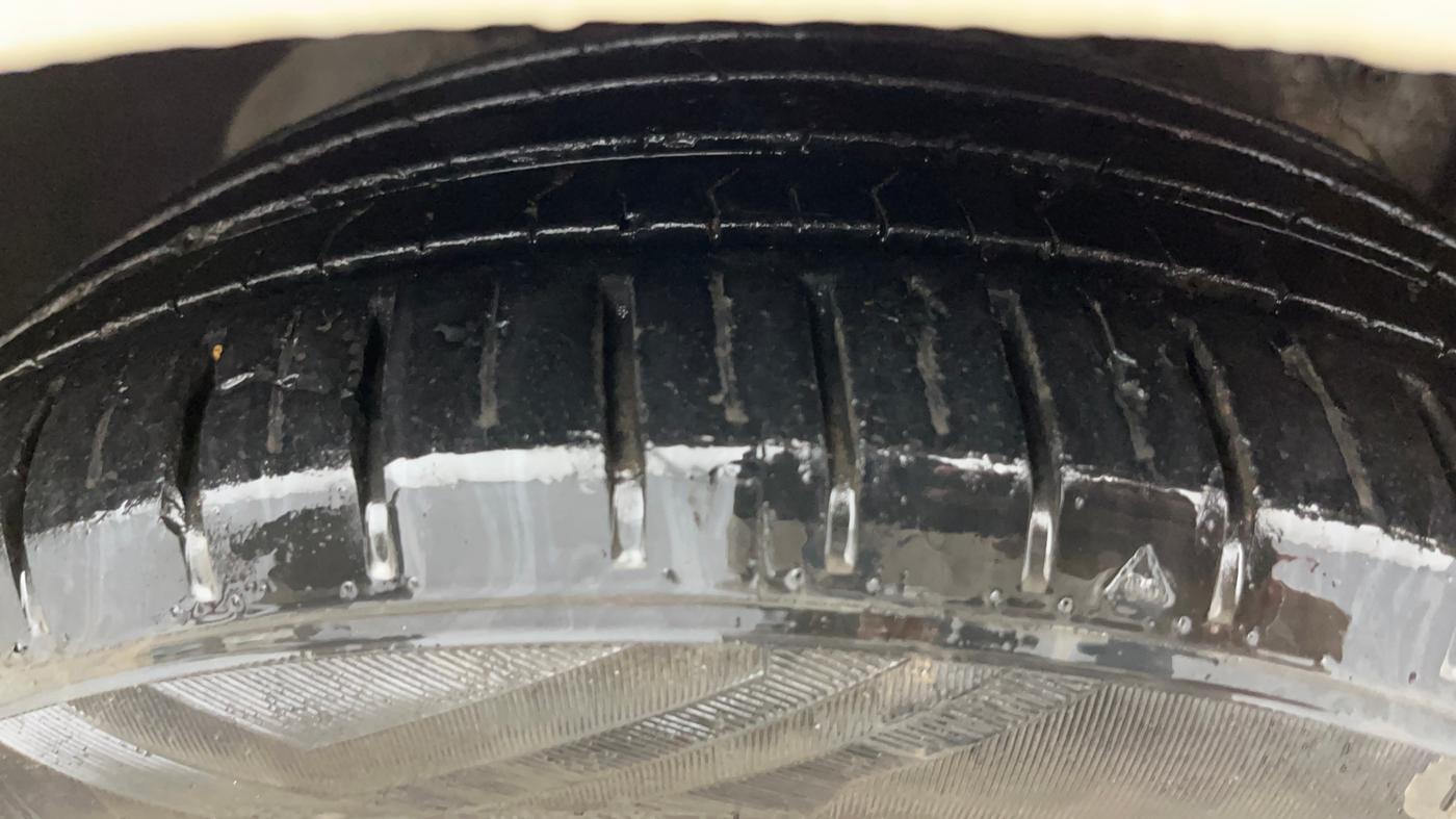 2021 Ford New Figo TITANIUM 1.2 PETROL MT, Petrol, Manual, 21,674 km, Right Front Tyre Tread