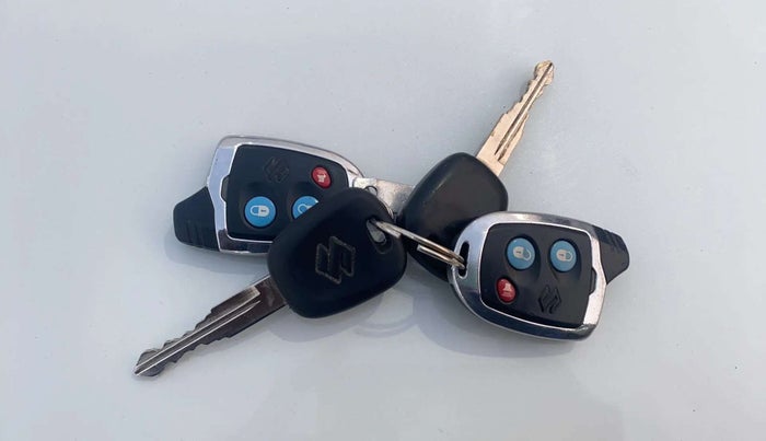 2018 Maruti Swift LXI, Petrol, Manual, 28,731 km, Key Close Up