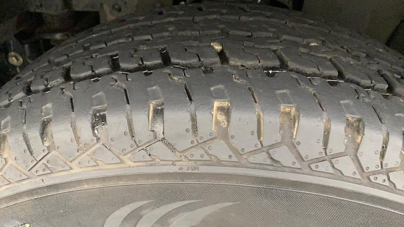 2022 Mahindra Thar LX PETROL HT 4WD AT, Petrol, Automatic, 9,553 km, Left Front Tyre Tread