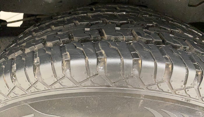 2022 Mahindra Thar LX PETROL HT 4WD AT, Petrol, Automatic, 9,553 km, Right Rear Tyre Tread
