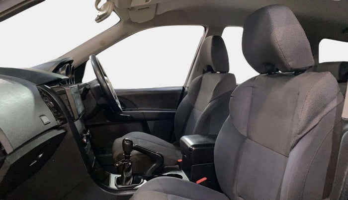 2019 Mahindra XUV500 W5, Diesel, Manual, 99,891 km, Right Side Front Door Cabin