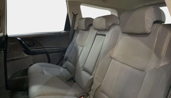 2019 Mahindra XUV500 W5, Diesel, Manual, 99,891 km, Right Side Rear Door Cabin