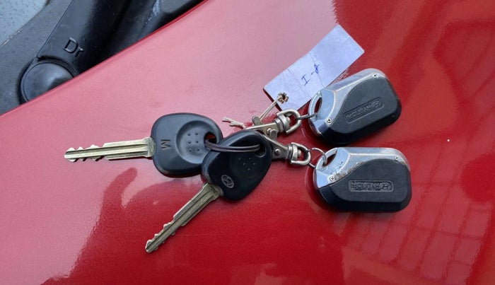 2013 Hyundai Eon ERA +, Petrol, Manual, 70,887 km, Key Close Up