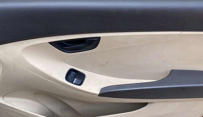 2013 Hyundai Eon ERA +, Petrol, Manual, 70,887 km, Driver Side Door Panels Control