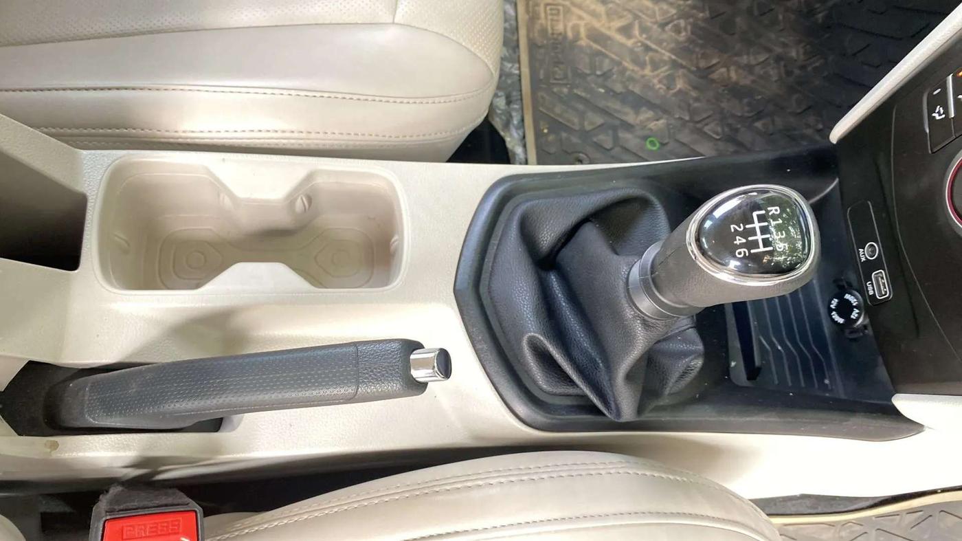 2020 Mahindra XUV300 W6 1.2 PETROL, Petrol, Manual, 16,577 km, Gear Lever