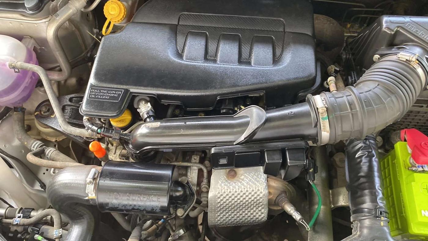 2020 Mahindra XUV300 W6 1.2 PETROL, Petrol, Manual, 16,577 km, Open Bonet