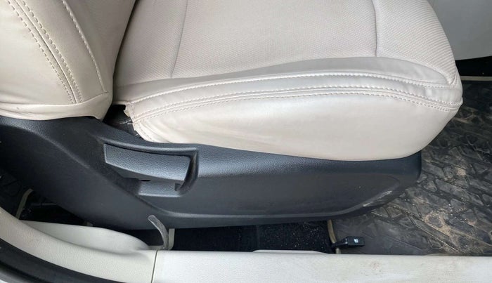 2020 Mahindra XUV300 W6 1.2 PETROL, Petrol, Manual, 16,577 km, Driver Side Adjustment Panel