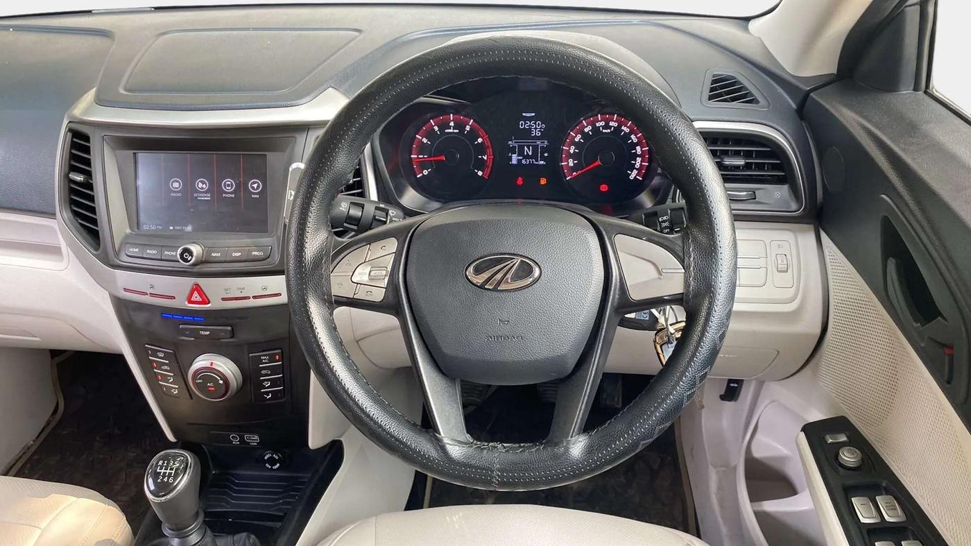2020 Mahindra XUV300 W6 1.2 PETROL, Petrol, Manual, 16,577 km, Steering Wheel Close Up