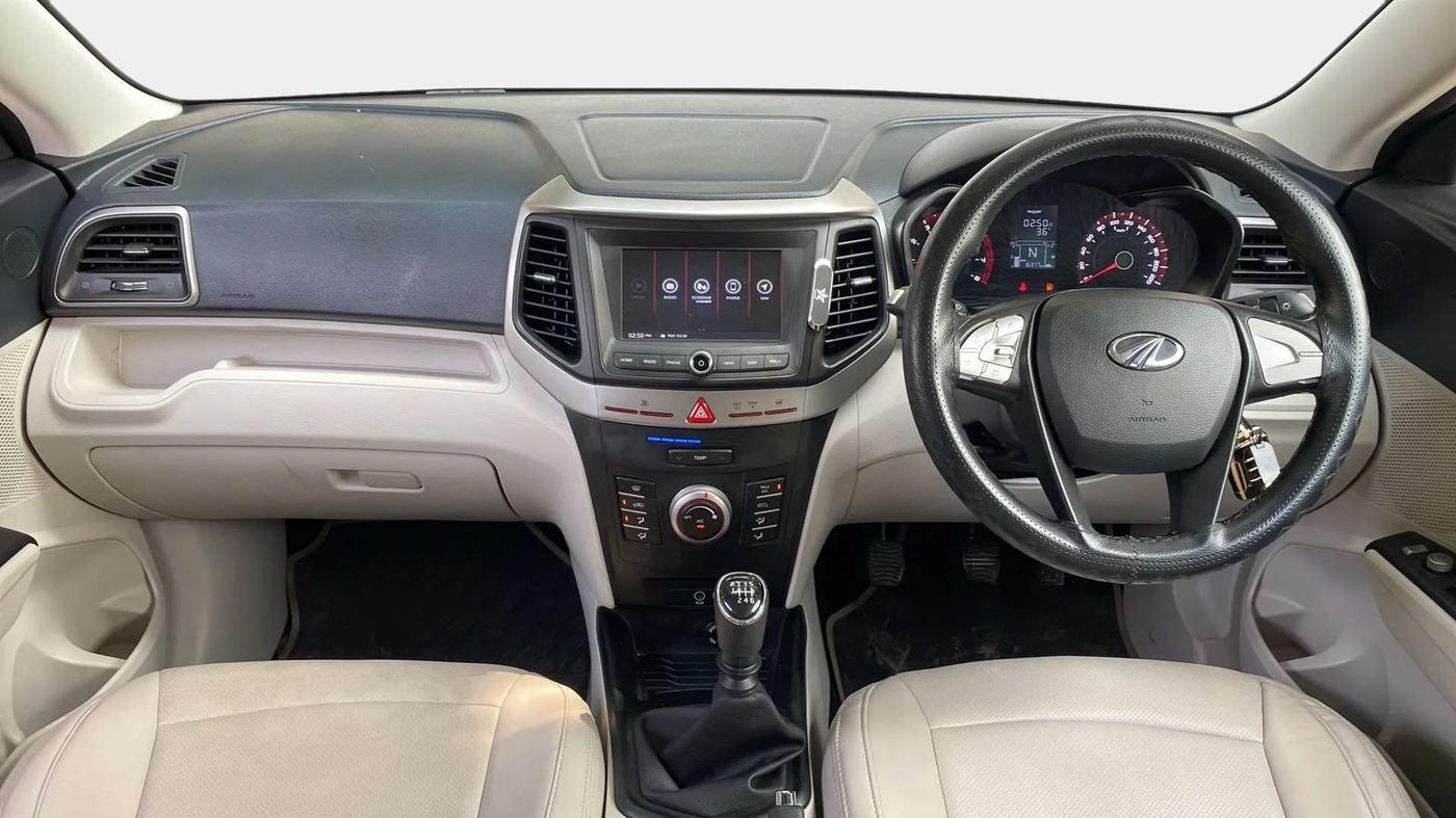 2020 Mahindra XUV300 W6 1.2 PETROL, Petrol, Manual, 16,577 km, Dashboard