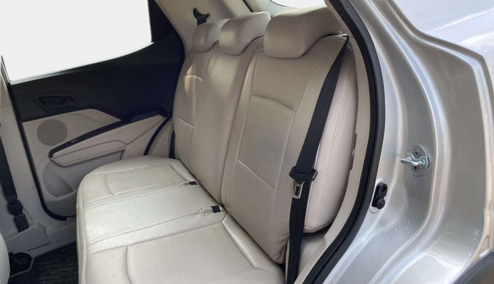 2020 Mahindra XUV300 W6 1.2 PETROL, Petrol, Manual, 16,577 km, Right Side Rear Door Cabin