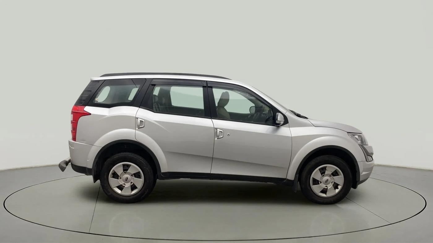 2015 Mahindra XUV500 W6, Diesel, Manual, 26,320 km, Right Side View