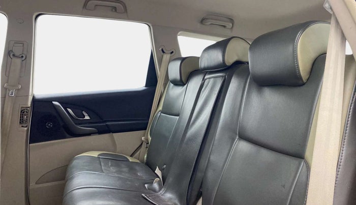 2015 Mahindra XUV500 W6, Diesel, Manual, 26,320 km, Right Side Rear Door Cabin