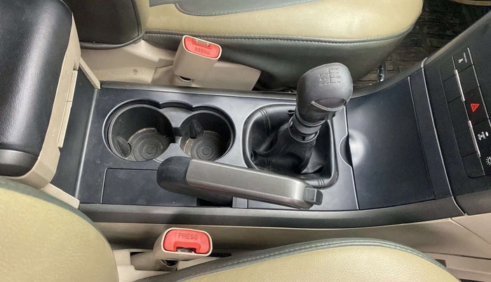 2015 Mahindra XUV500 W6, Diesel, Manual, 26,320 km, Gear Lever