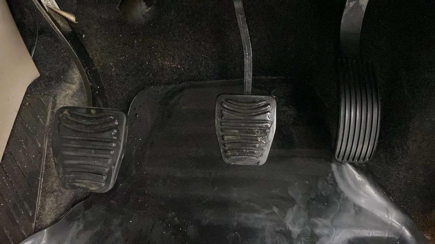 2015 Mahindra XUV500 W6, Diesel, Manual, 26,320 km, Pedals