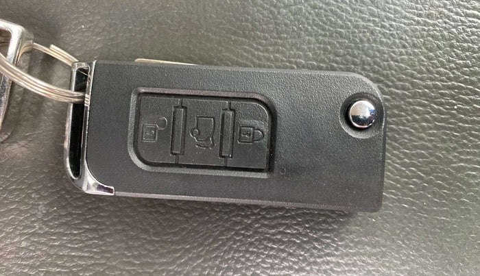 2015 Mahindra XUV500 W6, Diesel, Manual, 26,320 km, Key Close Up