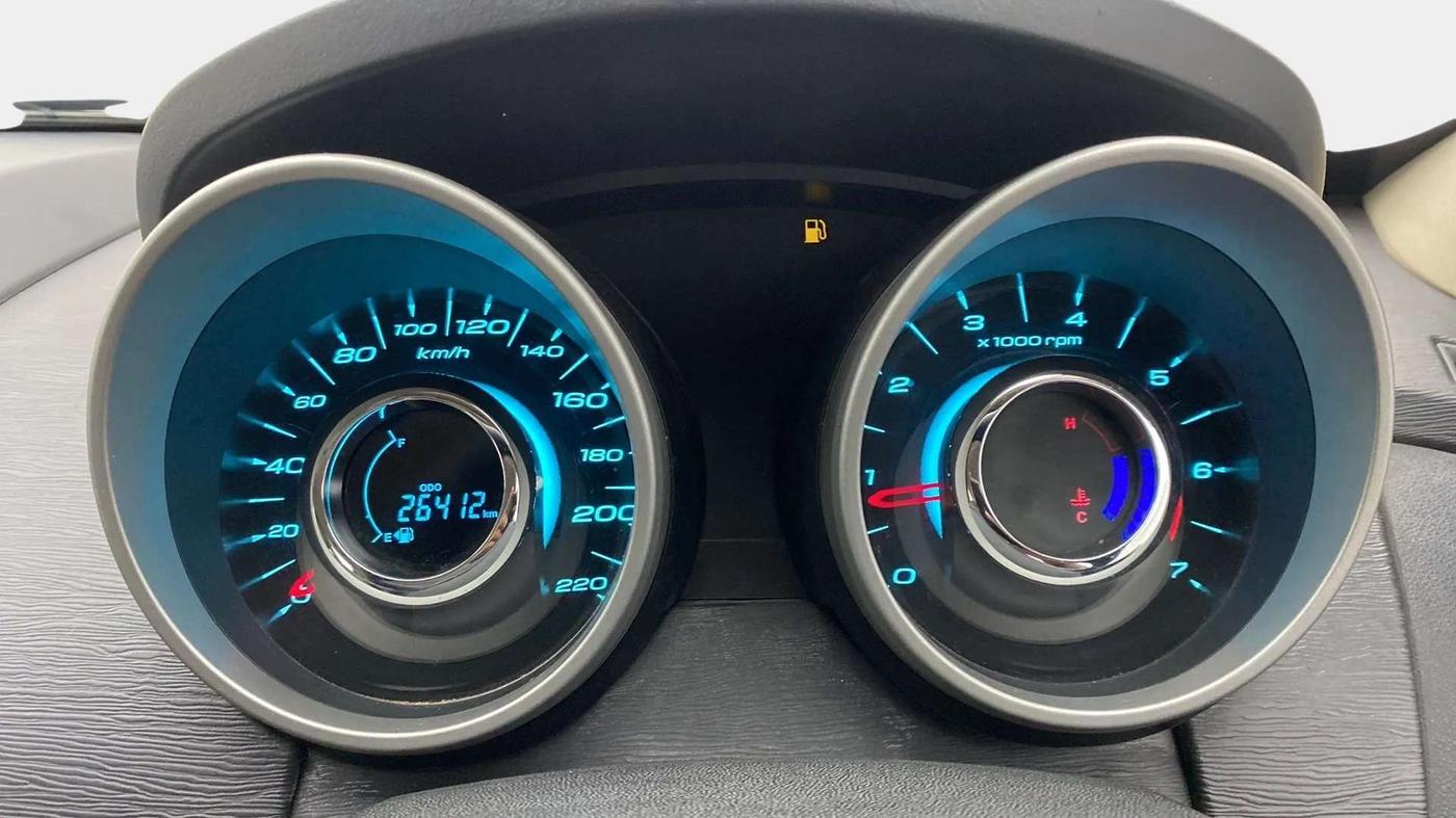 2015 Mahindra XUV500 W6, Diesel, Manual, 26,320 km, Odometer Image