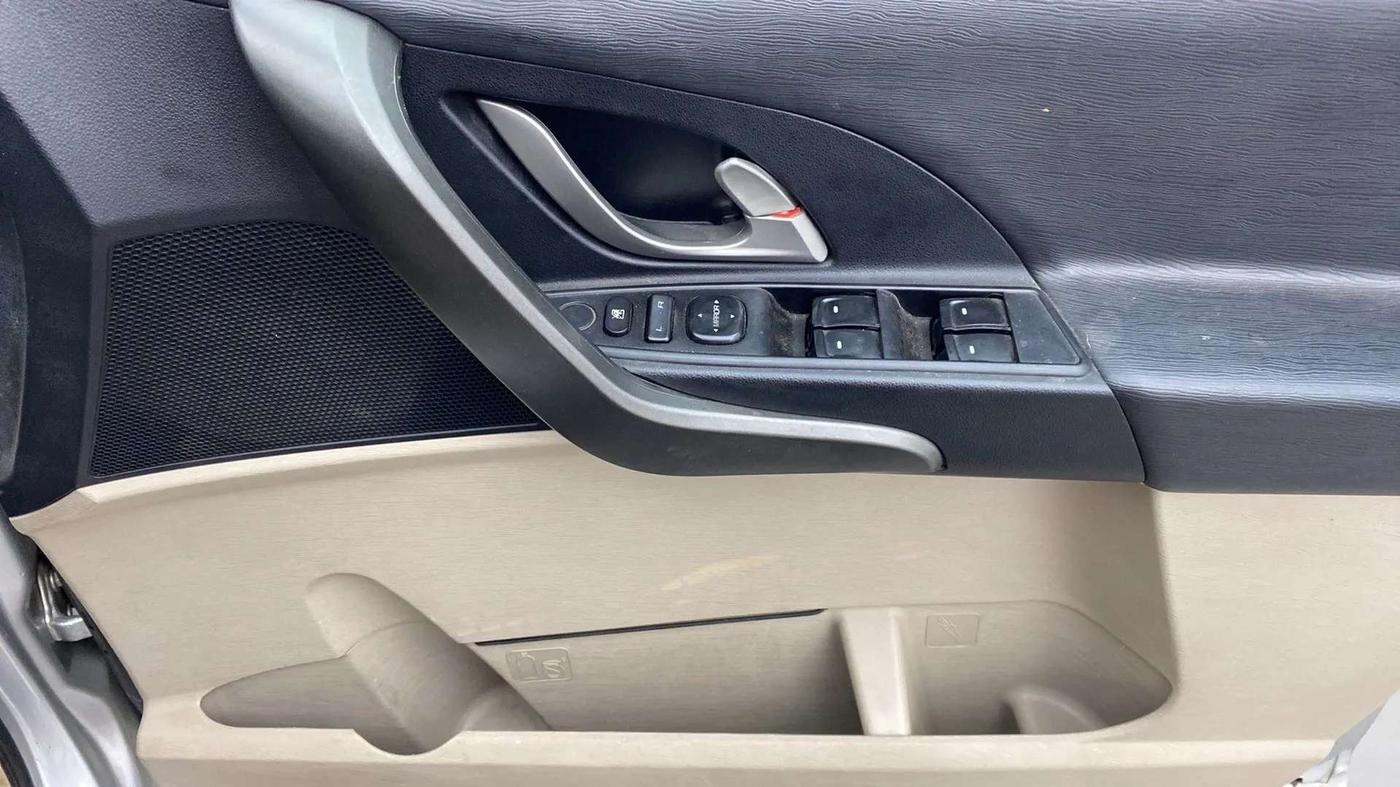 2015 Mahindra XUV500 W6, Diesel, Manual, 26,320 km, Driver Side Door Panels Control
