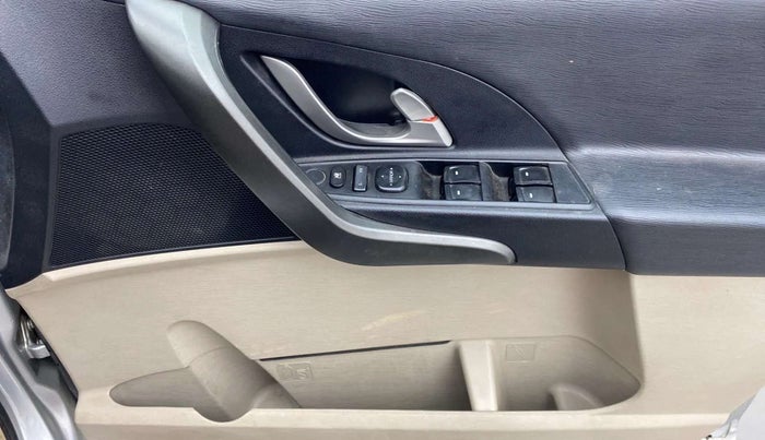 2015 Mahindra XUV500 W6, Diesel, Manual, 26,320 km, Driver Side Door Panels Control