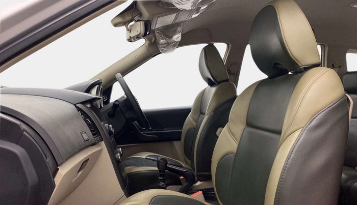 2015 Mahindra XUV500 W6, Diesel, Manual, 26,320 km, Right Side Front Door Cabin