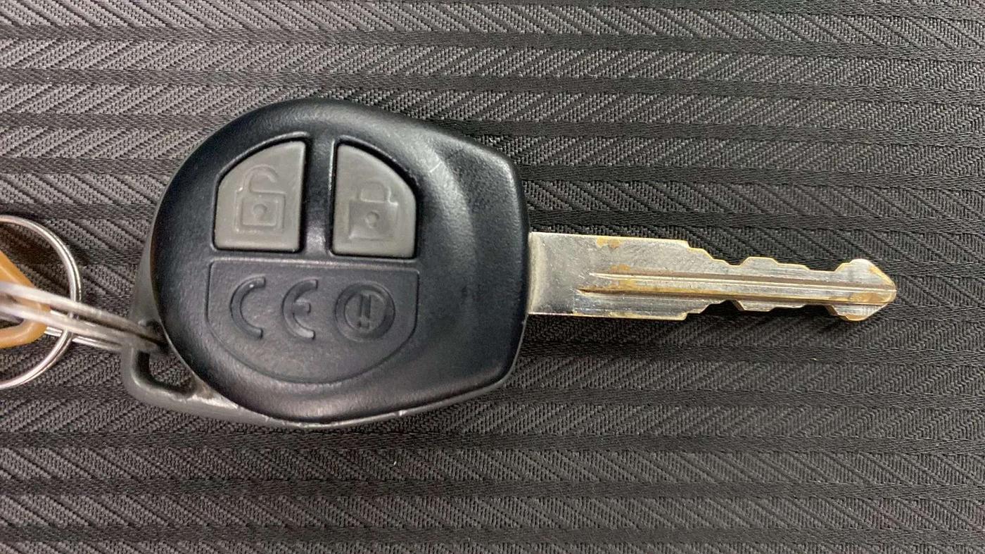 2013 Maruti Swift ZXI, Petrol, Manual, 76,893 km, Key Close Up