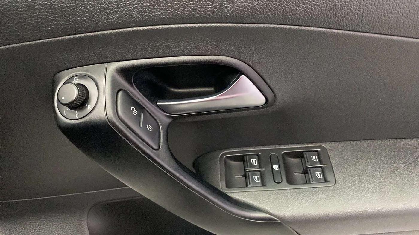 2020 Volkswagen Polo HIGHLINE PLUS 1.0, Petrol, Manual, 46,402 km, Driver Side Door Panels Control