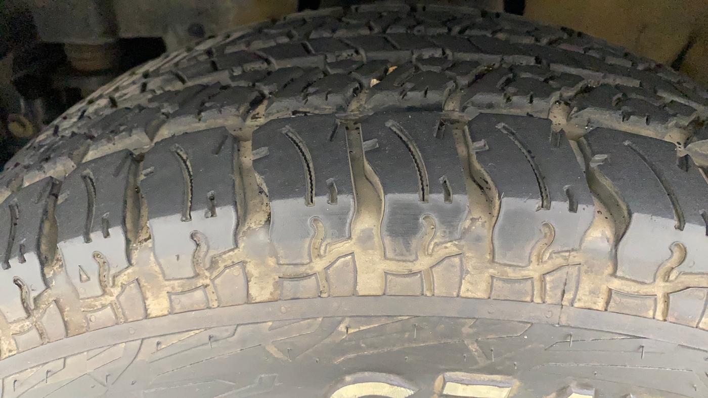 2022 Mahindra Thar LX D AT 4WD HT, Diesel, Automatic, 20,351 km, Left Front Tyre Tread