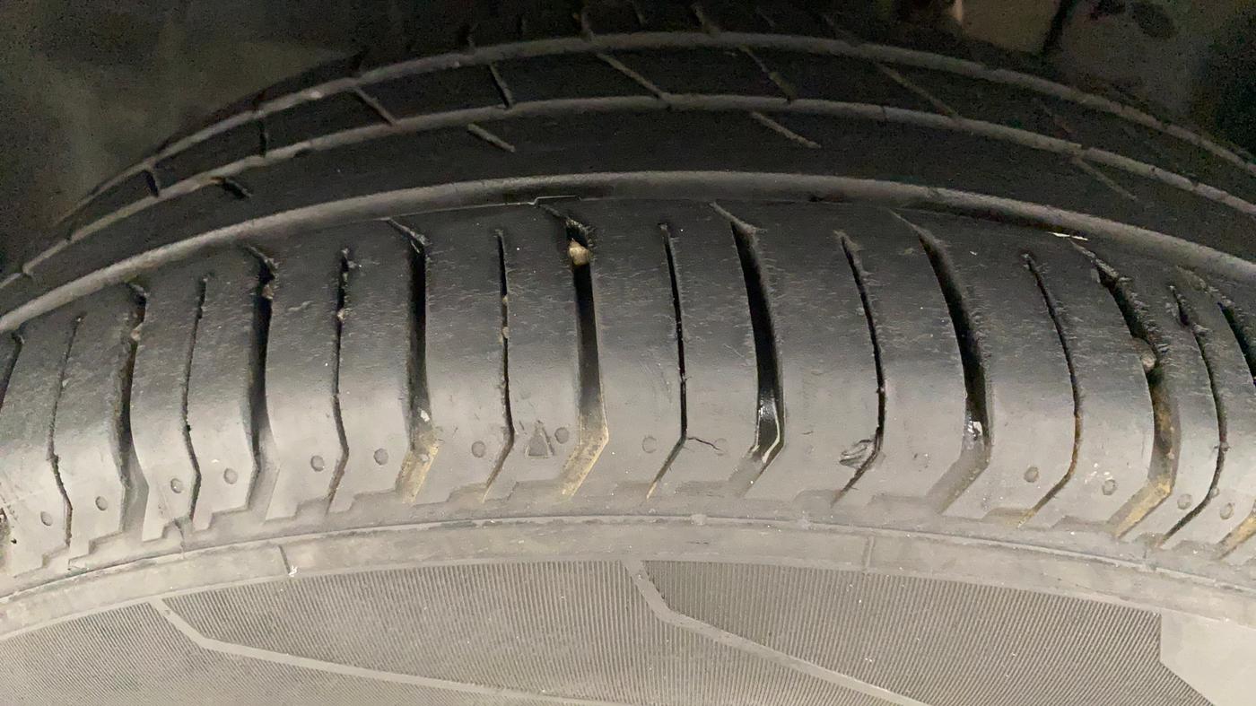 2022 Tata PUNCH ACCOMPLISHED MT, Petrol, Manual, 17,161 km, Left Front Tyre Tread
