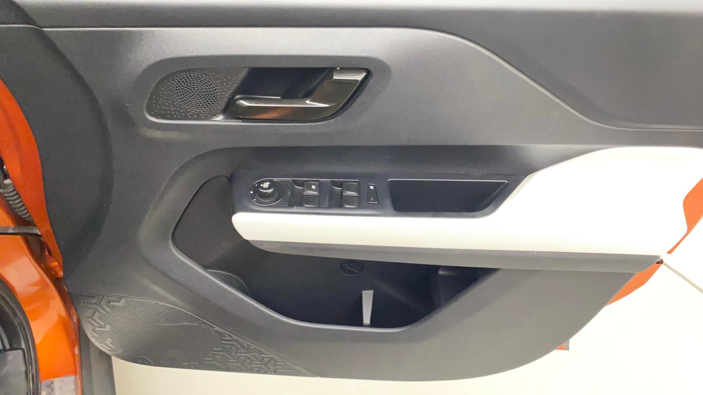 2022 Tata PUNCH ACCOMPLISHED MT, Petrol, Manual, 17,161 km, Driver Side Door Panels Control