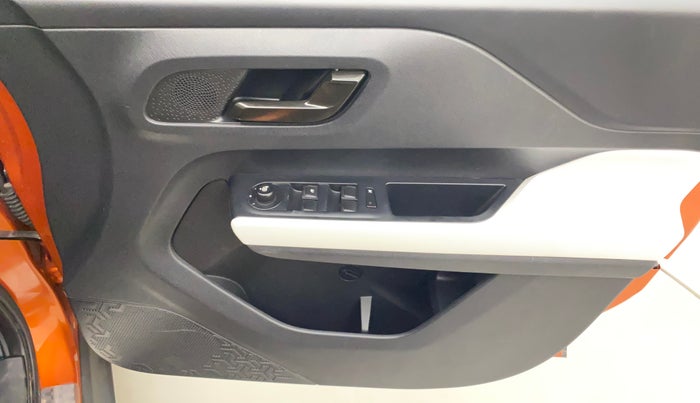 2022 Tata PUNCH ACCOMPLISHED MT, Petrol, Manual, 17,161 km, Driver Side Door Panels Control