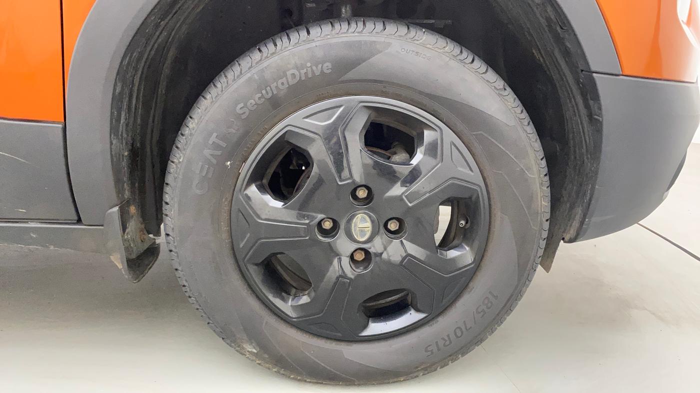 2022 Tata PUNCH ACCOMPLISHED MT, Petrol, Manual, 17,161 km, Right Front Wheel