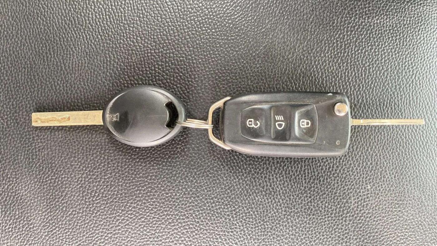 2019 Tata Tiago XZ PLUS PETROL, Petrol, Manual, 28,499 km, Key Close Up