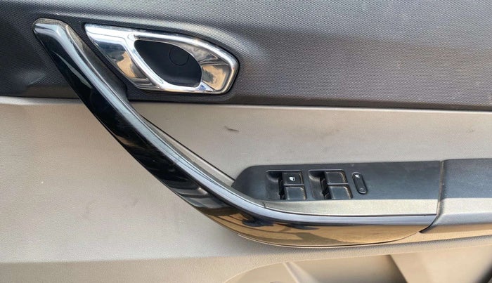 2019 Tata Tiago XZ PLUS PETROL, Petrol, Manual, 27,250 km, Driver Side Door Panels Control