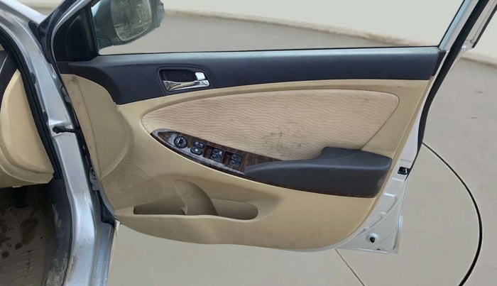 2013 Hyundai Verna FLUIDIC 1.6 VTVT EX, Petrol, Manual, 37,183 km, Driver Side Door Panels Control