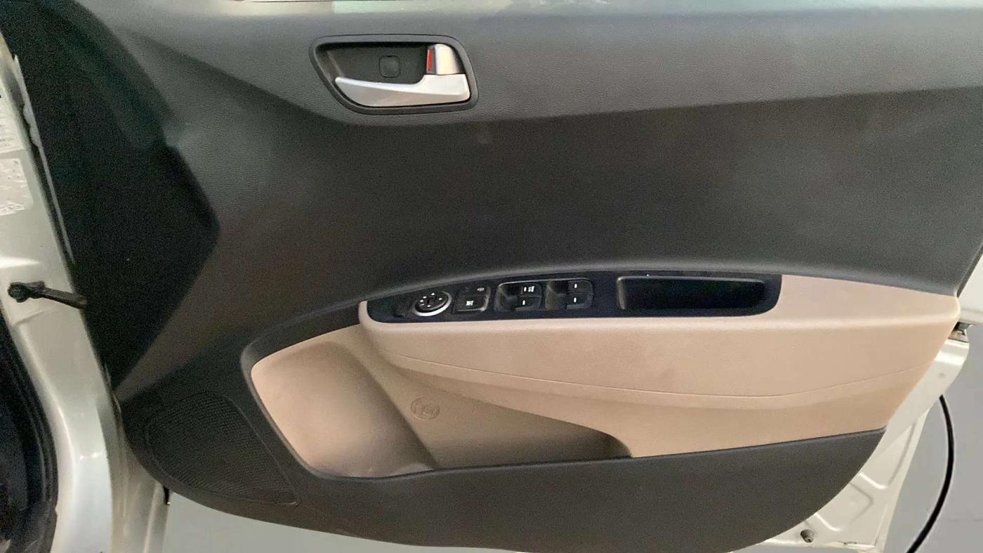 2018 Hyundai Grand i10 SPORTZ 1.2 KAPPA VTVT, Petrol, Manual, 46,842 km, Driver Side Door Panels Control