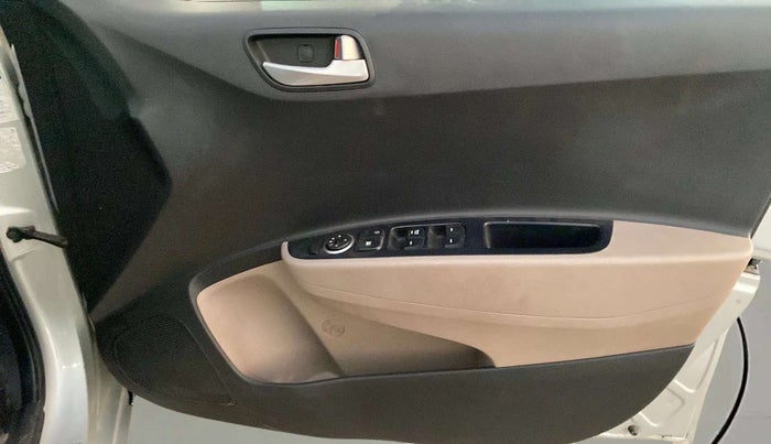 2018 Hyundai Grand i10 SPORTZ 1.2 KAPPA VTVT, Petrol, Manual, 46,842 km, Driver Side Door Panels Control