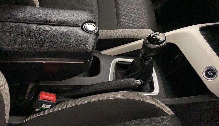 2023 Nissan MAGNITE XV MT, Petrol, Manual, 28,383 km, Gear Lever