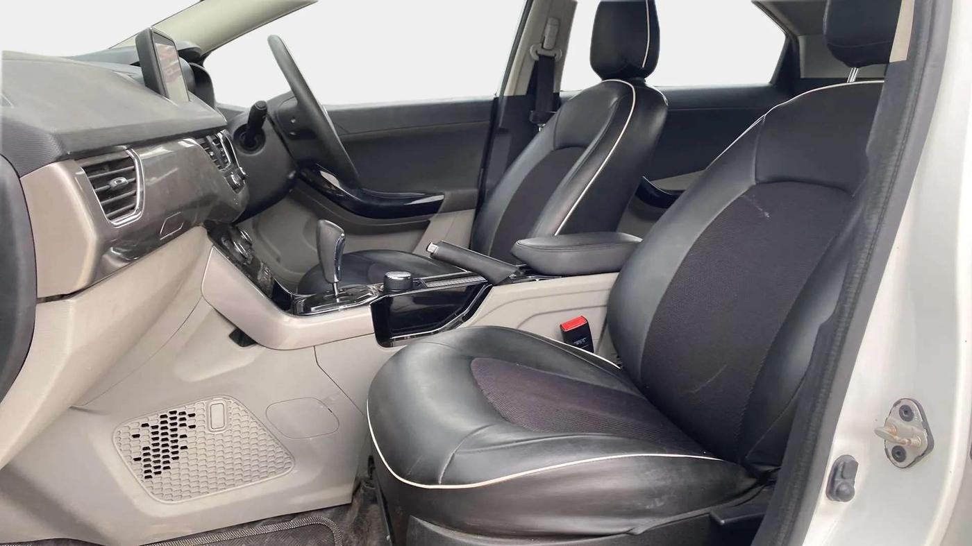 2019 Tata NEXON XZA PLUS DIESEL, Diesel, Automatic, 18,971 km, Right Side Front Door Cabin