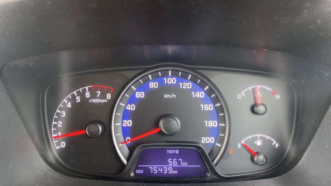 2015 Hyundai Xcent SX 1.2, Petrol, Manual, 75,475 km, Odometer Image